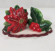 Vintage Poinsettia &amp; Holly Berry 3.25&quot; Salt &amp; Pepper Shakers With Tray - £8.96 GBP