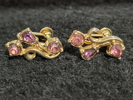 Vintage Ladies Screw Back Earrings Metal Light Purple Pink &quot;Gold Color&quot; ... - £11.76 GBP