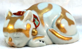 Vintage Kutani Japanese Porcelain Ceramic Sleeping Cat Figurine with Gol... - $77.99