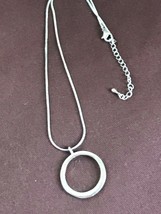 Estate Silvertone Tubular Snake Chain w Open Circle Pendant Necklace – chain is - £7.41 GBP