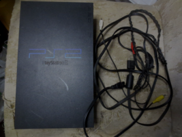 Sony PlayStation 2 PS2 Fat Console SCPH-39001 powers on with cords - $93.49