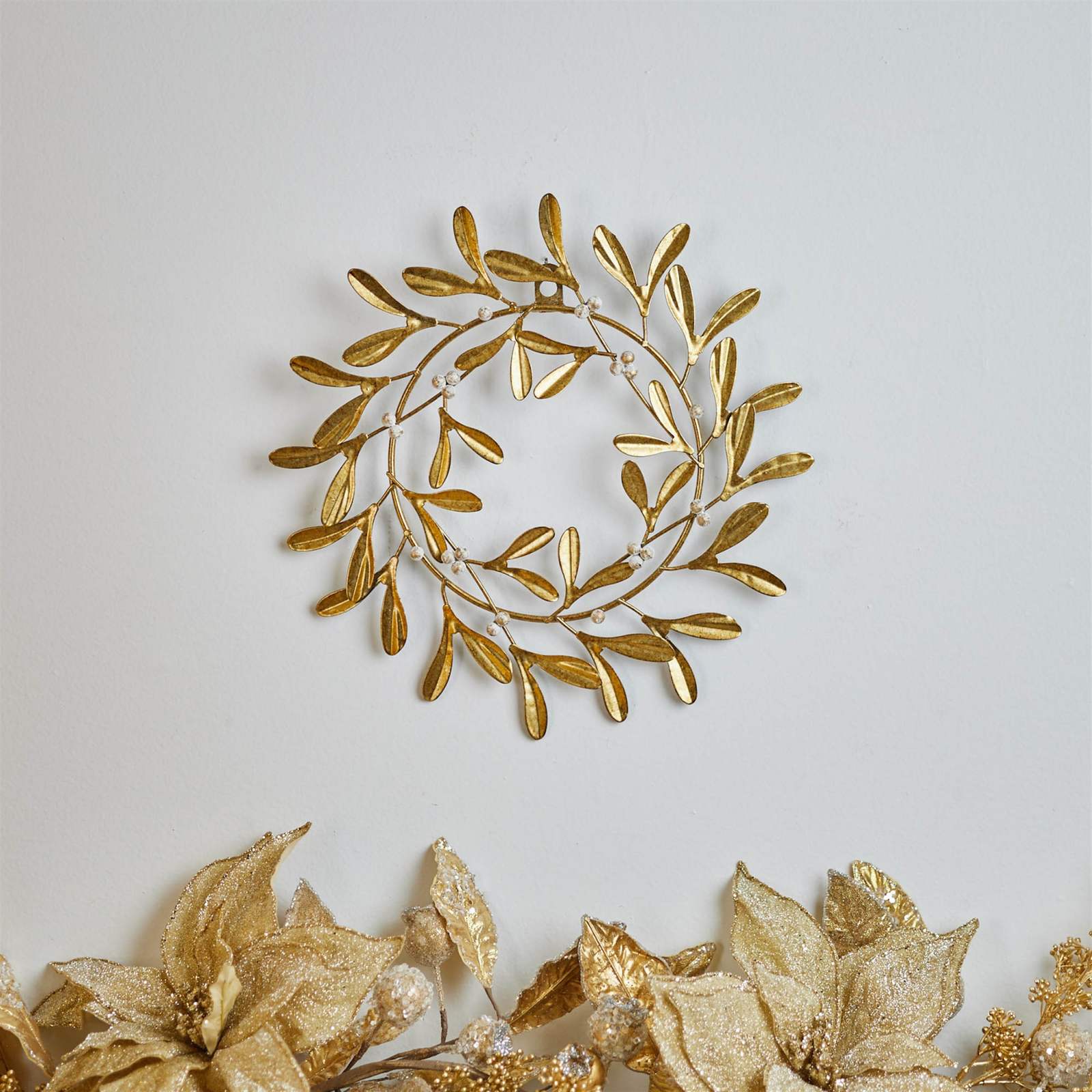 Metal Mistletoe Wreath Decor 12"D Item image 2