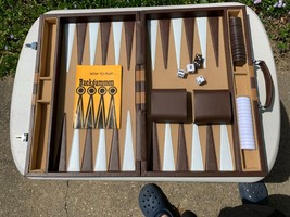 Vintage Mid Century Backgammon Game in Traveling Carrying Case (Suitcase like) - £11.94 GBP