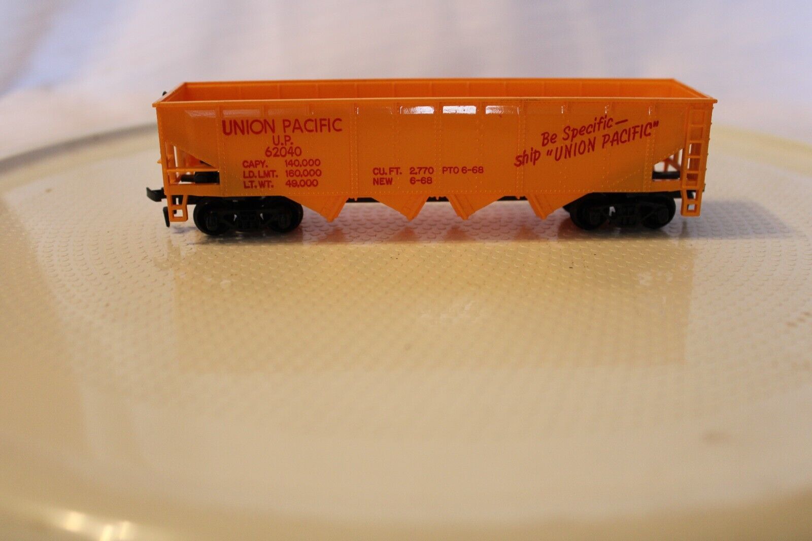 Primary image for HO Scale Tyco, 4 Bay Hopper, Union Pacific, Yellow, #62040, Built