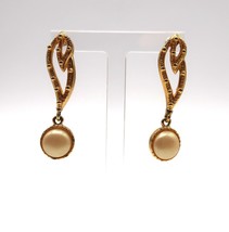 Vintage gold tone &amp; faux pearl cabochon dangle post style earrings - £11.98 GBP