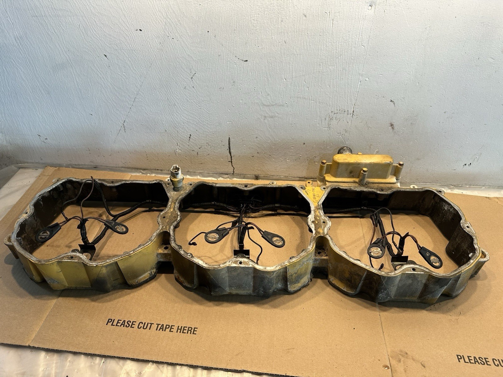 CAT C10 MBJ Diesel Engine Rocker Arm Housing with Harness 102-5842 OEM Take Off Item image 4