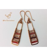 Handmade copper earrings: long rectangles with wire weave and red beads - €30,81 EUR