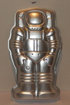 Rare Vintage 1978 Wilton Astronaut Aluminum Cake Pan 502-2098 - $39.55