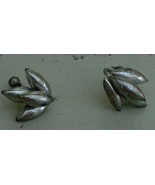 Nice Vintage Pair of Silver Tone Screw Back Earrings,  VERY GOOD COND - $6.92