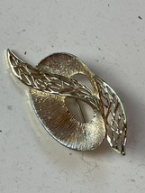 Vintage Celebrity Signed Large Abstract Goldtone Ribbon in Open Oval Pin Brooch - £5.36 GBP