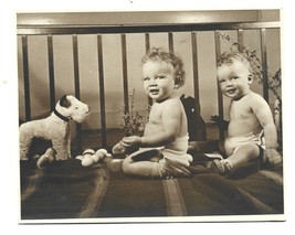 1942 Photo of 2 Adorable 1-year-old Twins on Easter Eve-4 3/4 by 4 inches - £6.01 GBP