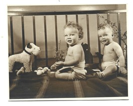 1942 Photo of 2 Adorable 1-year-old Twins on Easter Eve-4 3/4 by 4 inches - £5.79 GBP