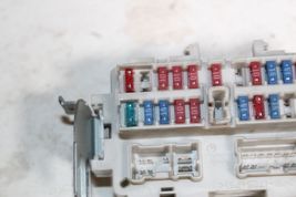 2003-2006 NISSAN 350Z M/T UNDER DASH INTERIOR FUSE BOX  R2875 image 2