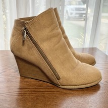 Ruff Hewn Wedge Bootie Womens 9 Camel Tan Vegan Suede Ankle Boot Shoe RH-HOLLEY - £22.26 GBP