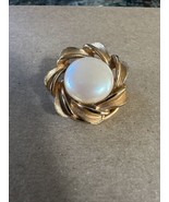 Vintage Faux Pearl Gold Tone Round Scarf Clip - $10.74