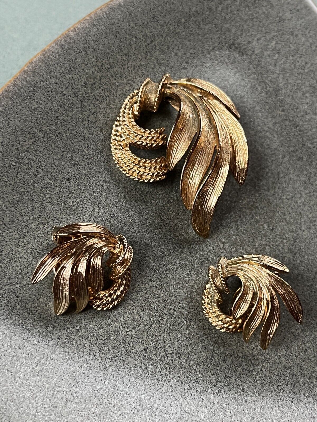 Primary image for Vintage Demi Lot of Goldtone Leaf Swirl Pin Brooch & Clip Earrings– brooch is