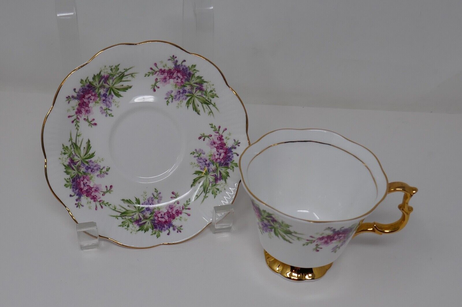 Royal Castle Fine Bone China Tea Cup &amp; Saucer #701 - $33.99
