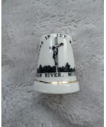 VINTAGE CROSS IN THE WOODS INDIAN RIVER MI CERAMIC TRAVEL SOUVENIR THIMBLE - $9.73