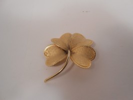 Vintage Signed GIOVANNI Four Leaf Clover Gold Tone Pin Brooch - £5.70 GBP