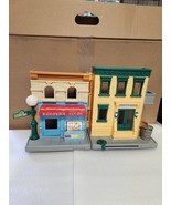 2010 Hasbro Sesame Street Hooper&#39;s Store 123 Apartment Building Playset - $419.49 MXN