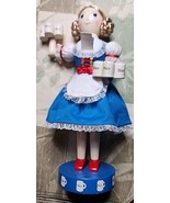 Nutcracker Village, 2002 Germany Bier Maid , 10th Anniversary Edition - $1,036.70 MXN