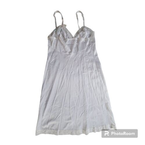 Primary image for NWT Vanity Fair Women 34 White Lace Trim Nylon Sweetheart Slip Under Dress Skirt