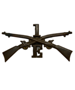 SPANAM, U.S. ARMY, 1st INFANTRY REGIMENT, E COMPANY, ENLISTED CAP DEVICE - $571.88 MXN