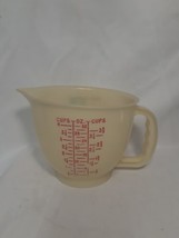 Small  TUPPERWARE Mix N Store Measuring 4 Cup 32 oz ,  Vintage - $6.79