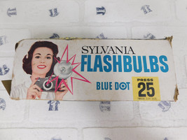 Vintage Sylvania Press 25 Clear Dot Flashbulbs, 12 Bulbs in Box - $19.79