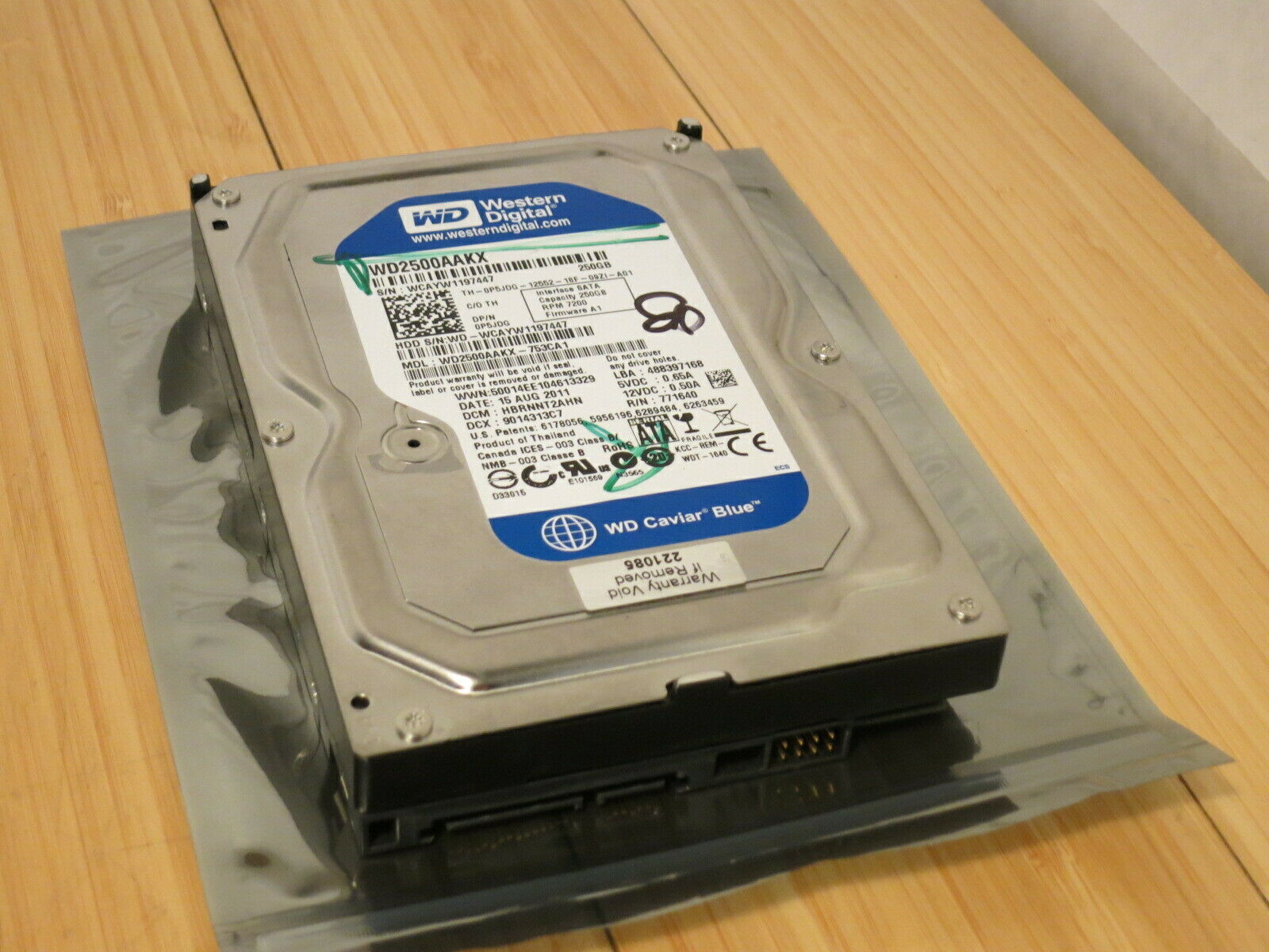 Western Digital Caviar Blue 250GB 7200RPM 3.5 in. WD2500AAKX (listing 1 of  2)