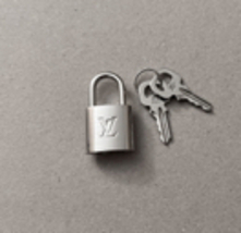 New Authentic Louis Vuitton Palladium Siver Lock with Two Keys - £62.34 GBP