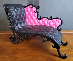 Monster High Dolls “Freaky Fusion/Catacombs” Chaise Lounge Pink Black Furniture - £11.43 GBP