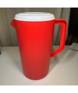 Vintage Rubbermaid Red Plastic Pitcher 2.25 Qt White Lid Drink Container - $34.23 CAD