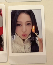 YOONJIN LE SSERAFIM Official Photocard &#39;HOT&#39;_Kpop Authentic Tin Case Ver - $57.62 MXN