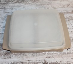 Vintage Almond TUPPERWARE #723 Deviled Egg Keeper Serving Tray Egg Storage - £13.39 GBP