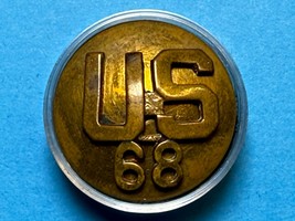 CIRCA 1937-1943, U.S, 68th REGIMENT, COLLAR DISK, TYPE III, ENLISTED, DOMED - €12,84 EUR