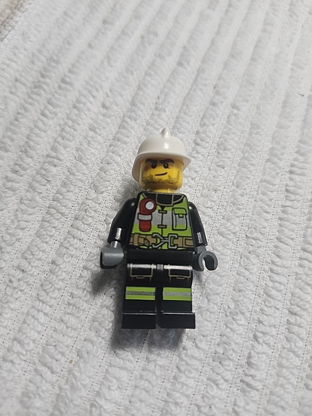 Lego Minifigure City Firefighter Cty1255 Set 60280  - $4.95