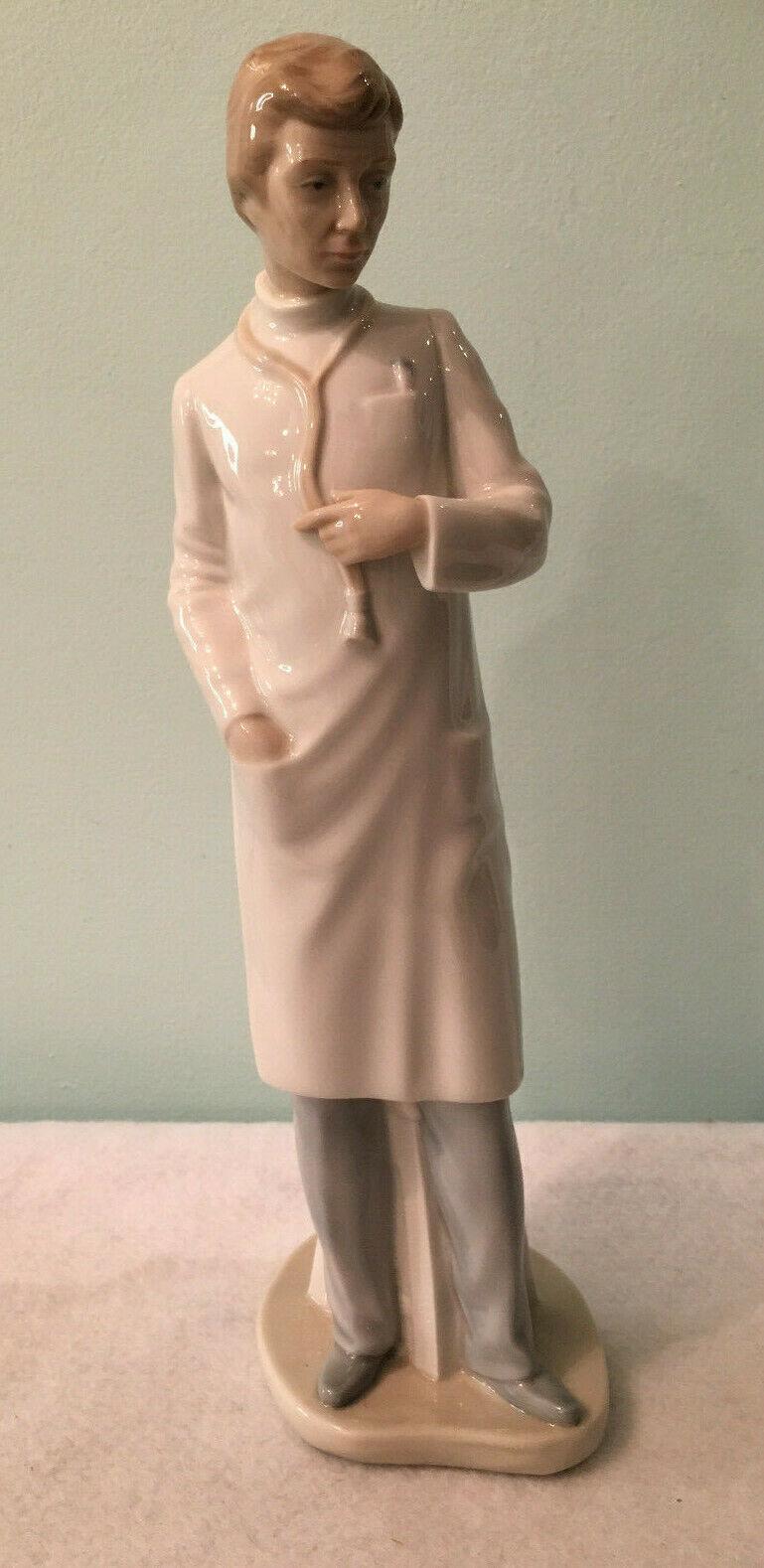 Vtg NAO Male Doctor Porcelain Collectible Figurine Handmade in Spain Lladro 1979 - £143.87 GBP