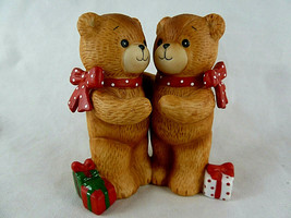 Lucy &amp; Me Christmas 1982 Riggs Bears i2 Bears Red bows + gifts 3.25&quot; tall - $11.87