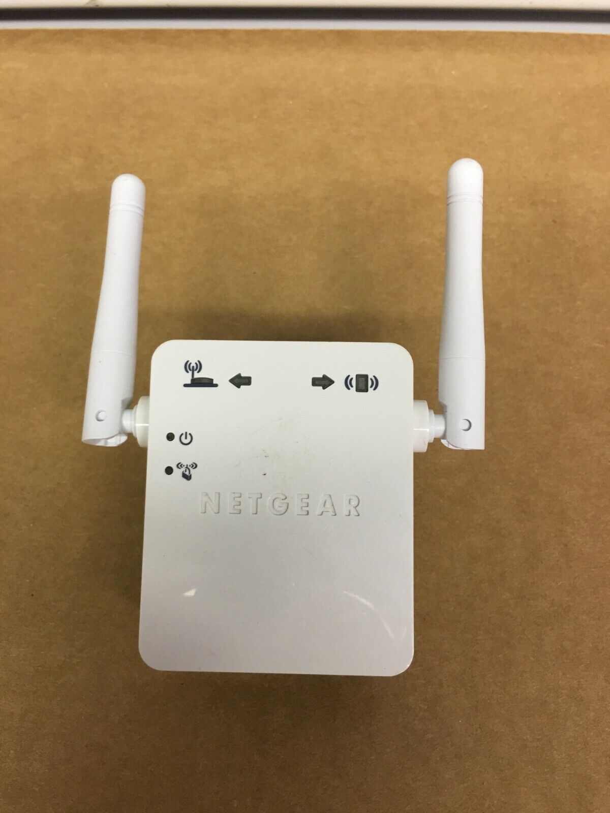 WN3000RPv3 netgear wifi range extender for parts non working - $5.94