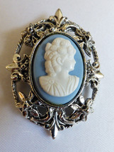 VINTAGE SILVER TONE WHITE ON BLUE CAMEO PIN BROOCH OR PENDANT - £35.48 GBP