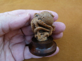 (tb-octo-47) standing Octopus TAGUA NUT palm figurine Bali carving reef ... - $39.26