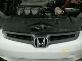 Grille Sedan VIN 5 6th Digit Fits 03-05 ACCORD 104871277 - $2,848.11 MXN