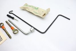 02-07 SUBARU IMPREZA WRX SPARE TIRE TOW HOOK TOOL KIT Q9583 image 8