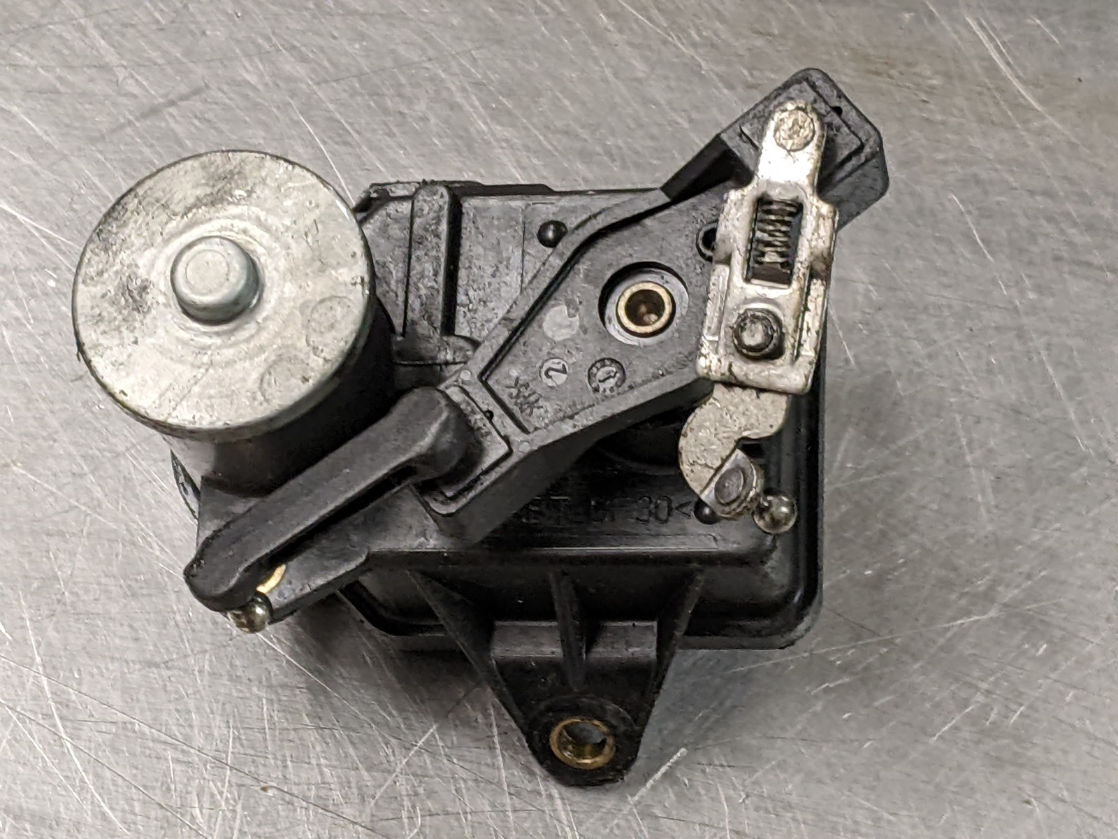 Air Tumbler Valve From 2007 Jeep Grand Cherokee  3.0  Diesel Item image 2