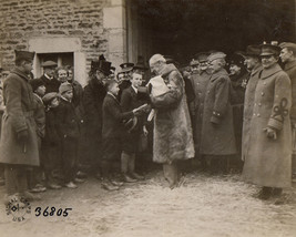 President Woodrow Wilson receives Christmas gift from French boys Photo Print - £7.04 GBP+