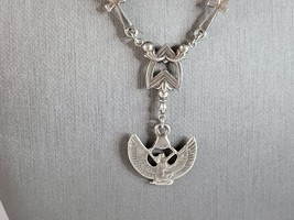 Womens Vintage Estate Sterling Silver Egyptian Pendant Necklace 8.5g E6395 - £75.17 GBP