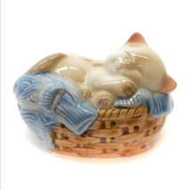 Siamese Cat Kitten Sleeping In Basket Avon Sachet Pomander Ceramic Vintage 1984 - £5.90 GBP