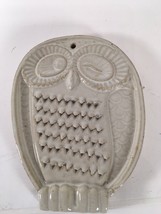 Vtg retro Handmade Stoneware Owl Wall Hanging  Plaque Creamy White Pottery - £11.99 GBP