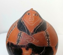 Natural Gourd Painted Woman Peru 5&quot; - £12.66 GBP